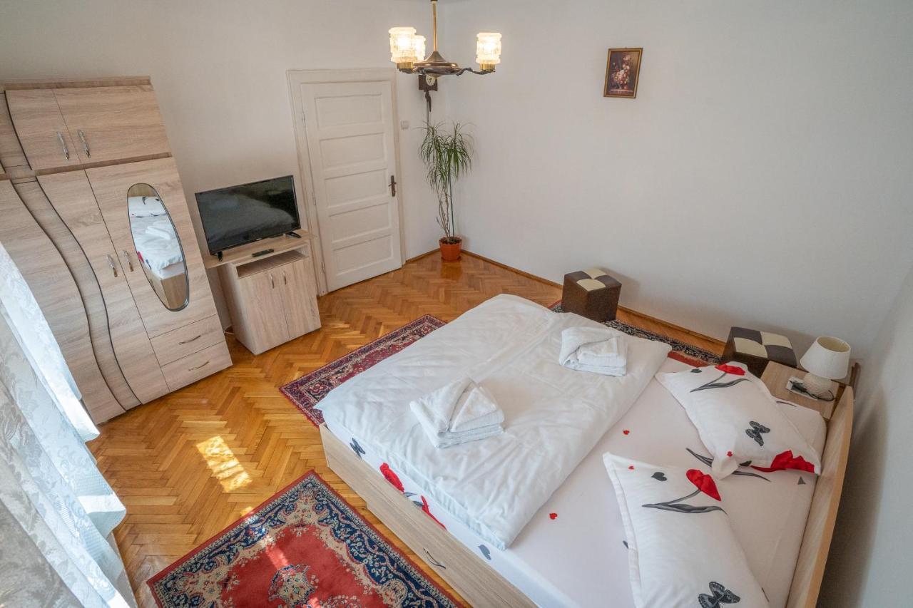 Doi Bujori Apartment Alba Iulia Bagian luar foto