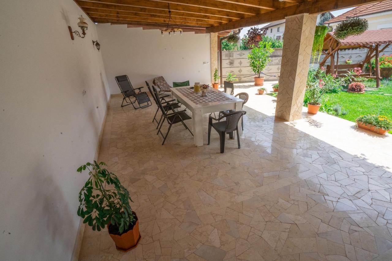 Doi Bujori Apartment Alba Iulia Bagian luar foto